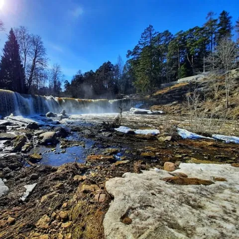 The Keila waterfall over its limestone shelf